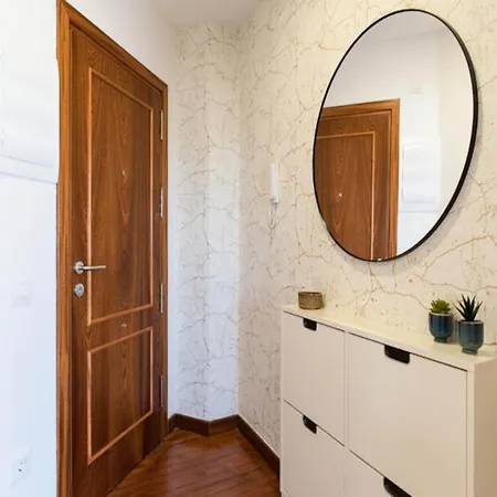 Bright Townhouse - Views - 5 Min Walk To The