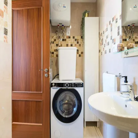 Bright Townhouse - Views - 5 Min Walk To The Апартаменты