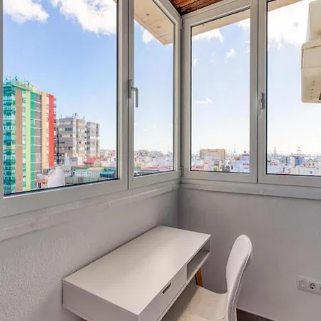 Апартаменты Bright Townhouse - Views - 5 Min Walk To The *
