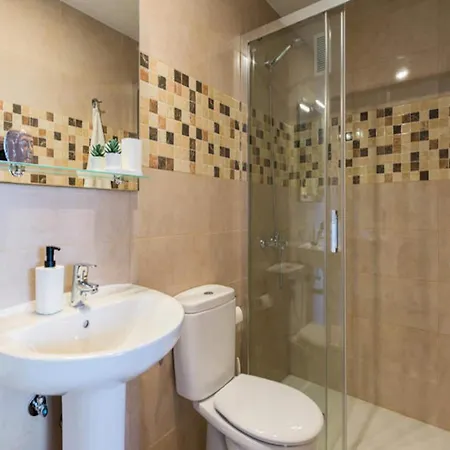 Bright Townhouse - Views - 5 Min Walk To The *